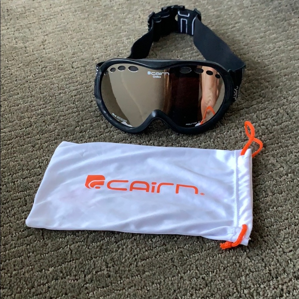 Cairn brand snowboarding/ski goggles
